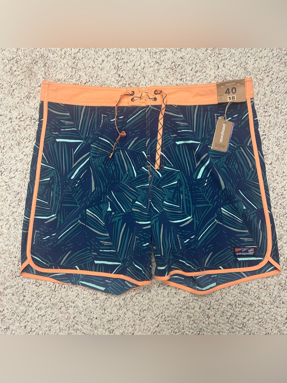 Mens Patagonia Scallop Hem Stretch Wavefarer 18" Boardshorts Size 40 Regular Fit